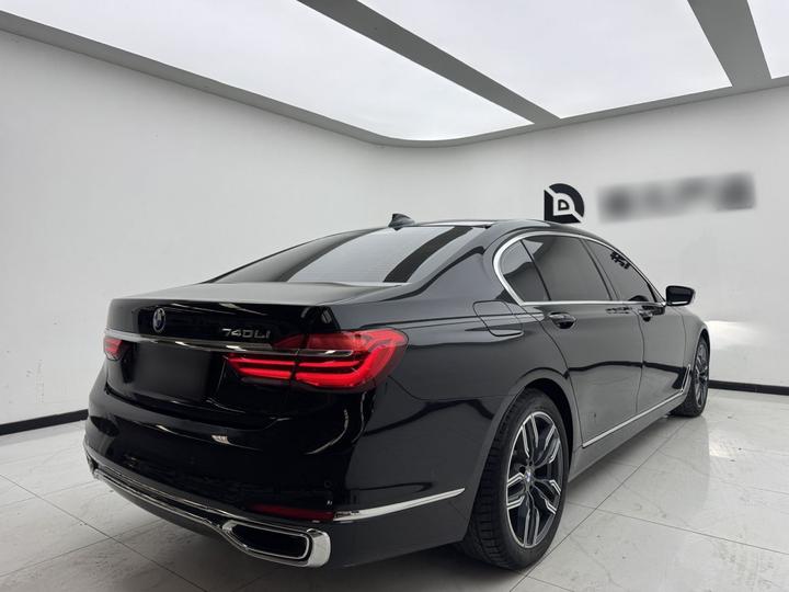 7 Series 2016 730Li Luxury photo 6