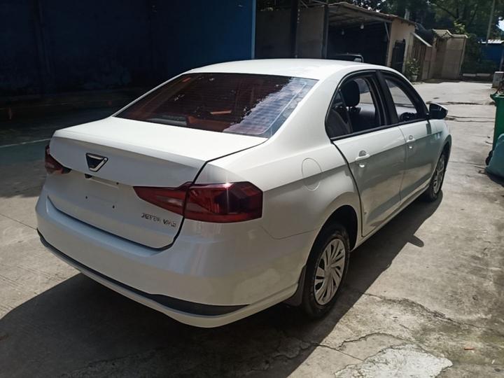 VA3 2021 1.5L AT photo 4
