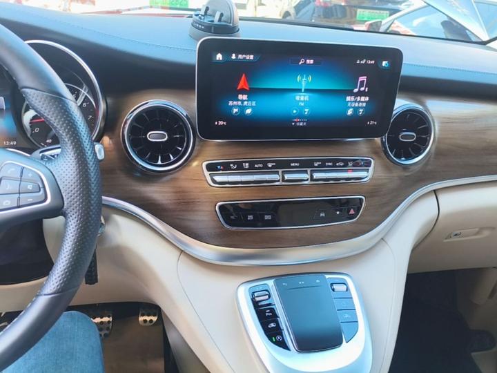 V-Class 2022 V 260 L Long Wheelbase Luxury photo 8
