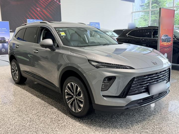 2026 Envision Plus 28T RWD photo 3