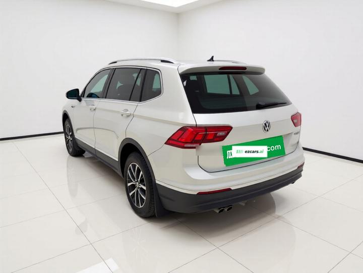 Tiguan L 2018 330TSI AT RWD Luxury photo 4
