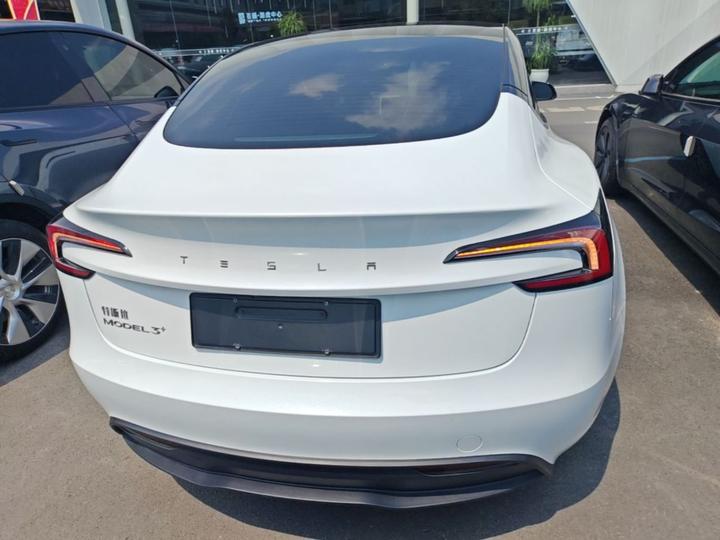 Model 3 2023 Long Range AWD photo 3
