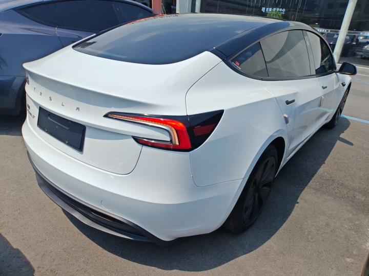 Model 3 2023 Long Range AWD photo 4