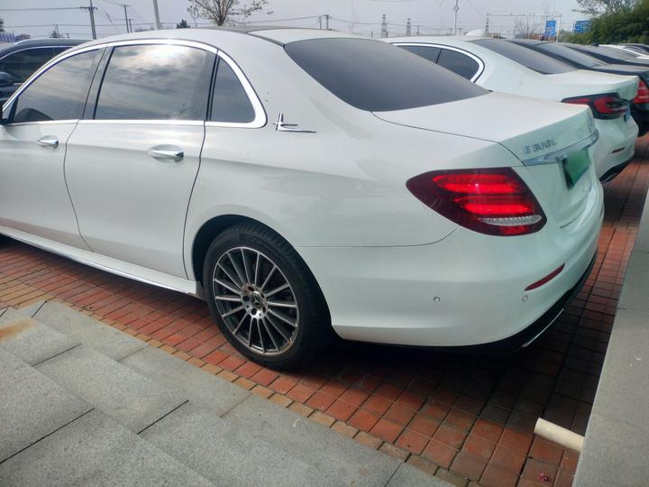 E-Class 2017 E 300 L Sport Luxury photo 5