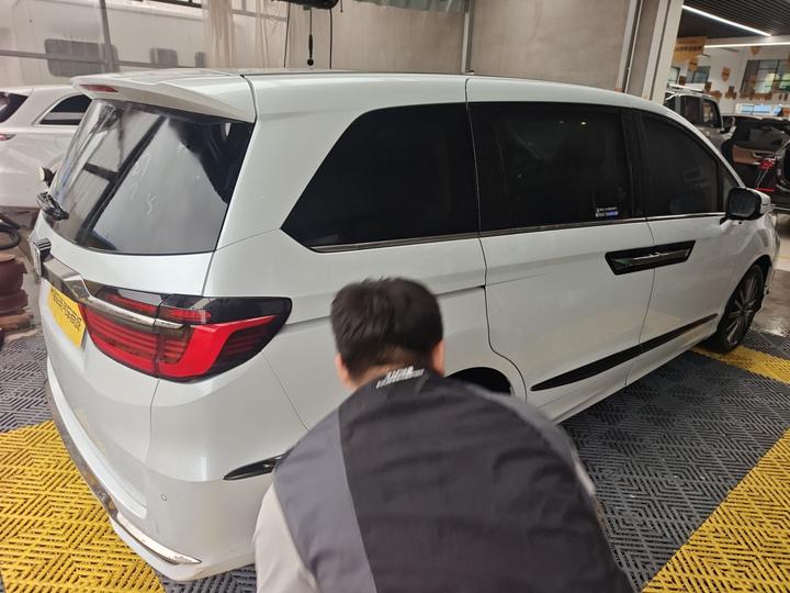 Elysion 2024 2.0L e:HEV Luxury photo 4