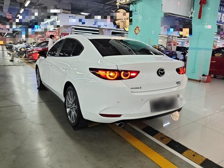 3 Axela 2022 2.0L AT photo 4
