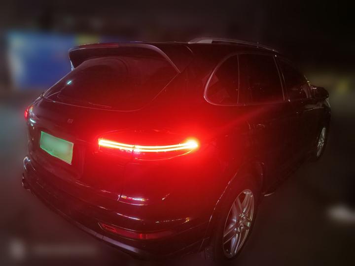 2016 Cayenne Platinum Edition 3.0T photo 6