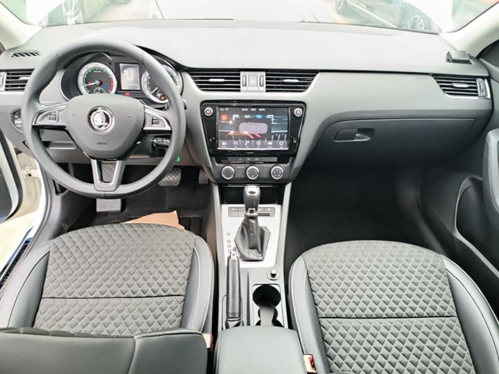 Octavia 2018 1.6L AT Luxury photo 5