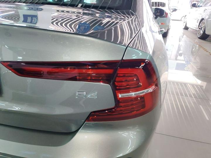 S60 2022 B4 Luxury photo 7