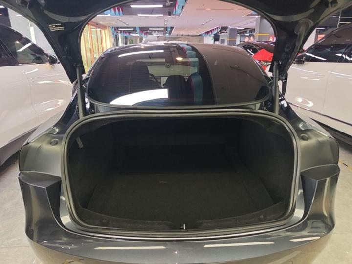 Model 3 2023 RWD photo 8