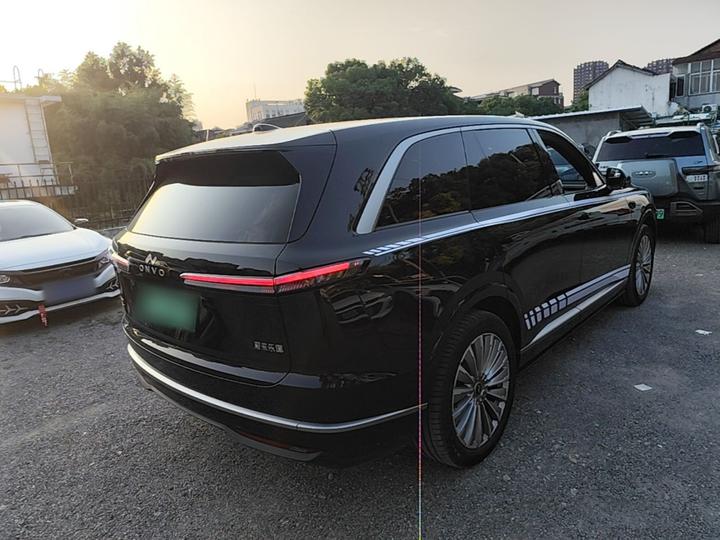 L90 2025 Ultra 6-Seater 85 photo 4