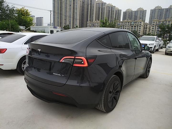Model Y 2024 RWD photo 4