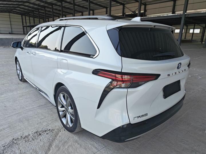 Sienna 2023 2.5L Hybrid Platinum photo 4
