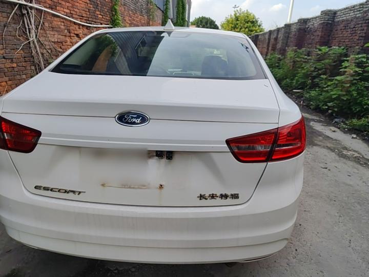 Escort 2017 Facelift 1.5L AT Comfort photo 3