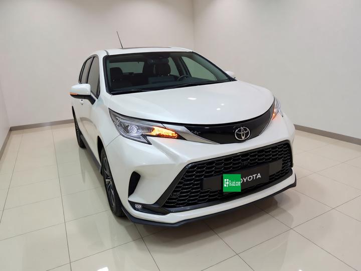 Granvia 2024 2.5L Hybrid Premium PLUS AWD photo 3