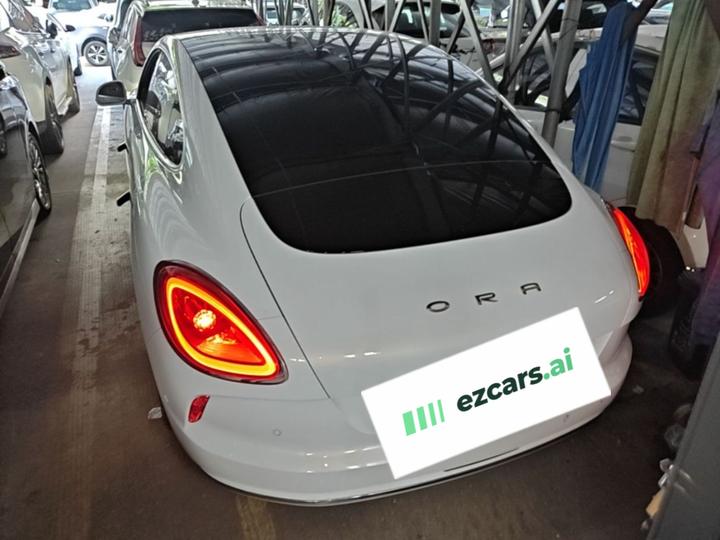 2022 555km Premium photo 5