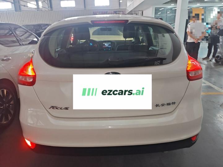 Focus 2015 Hatchback 1.6L AT Comfort photo 3
