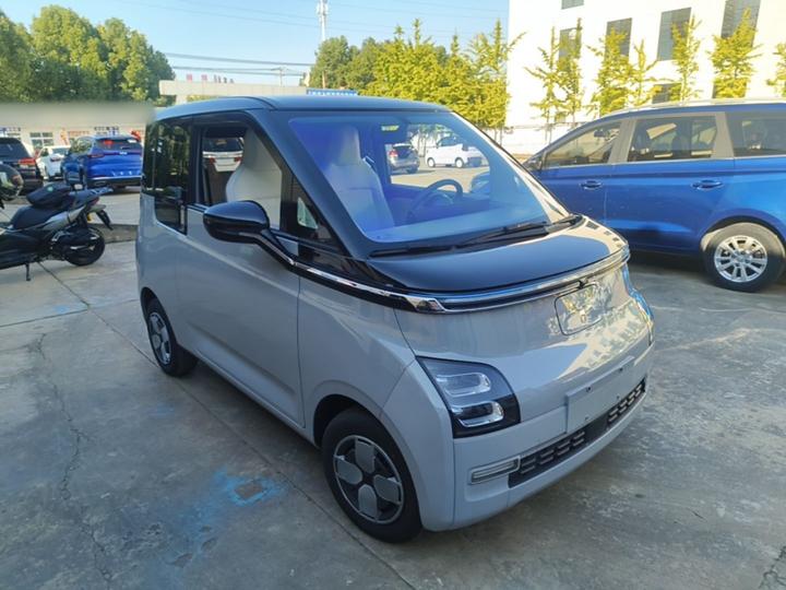 Wuling Air ev 2023 4-Seater - Advanced photo 3