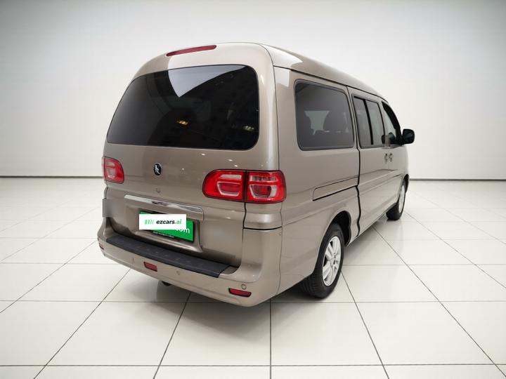 Lingzhi 2023 M5L 1.6L 7-Seater photo 6