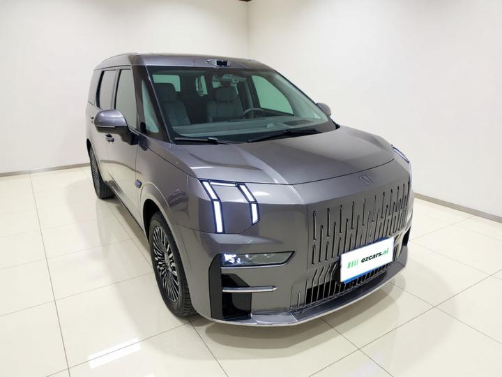009 2024 7-Seater AWD 108kWh photo 3