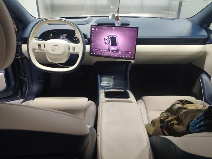 007 2024 RWD ADAS 75kWh photo 5