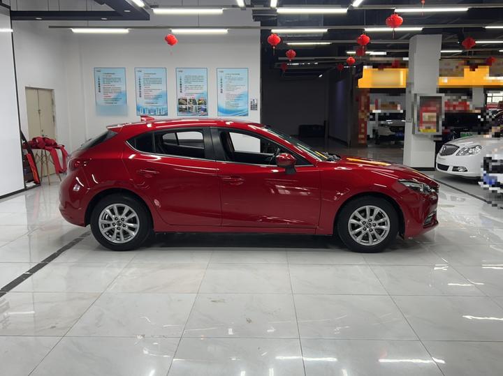 3 Axela 2017 Hatchback 1.5L AT Comfort China V photo 3