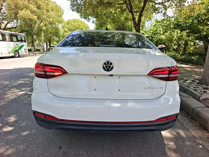 Lavida 2023 Facelift 1.5L AT photo 3