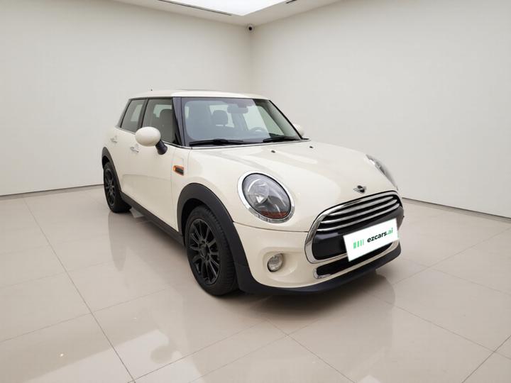 2018 1.5T ONE PLUS 5-Door photo 3
