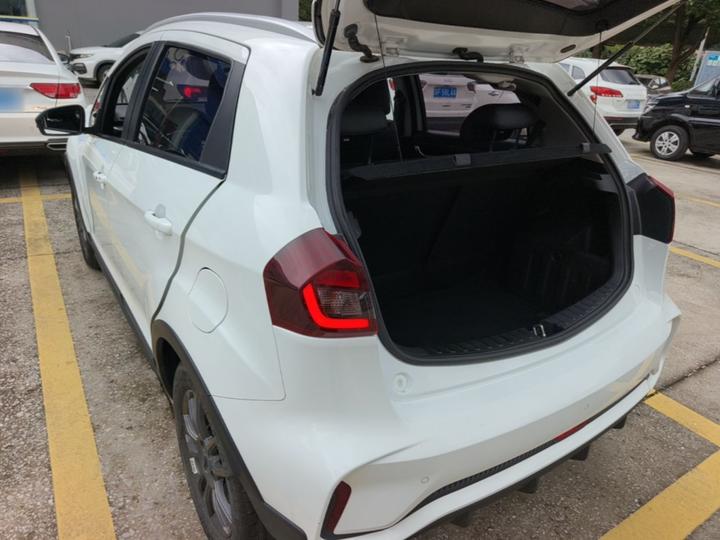 Vision X3 2021 PRO 1.5L CVT Premium photo 4