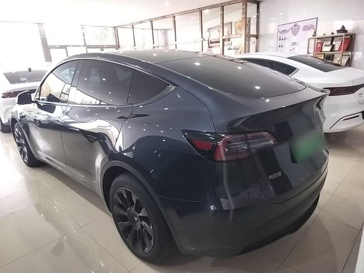 Model Y 2024 RWD photo 4