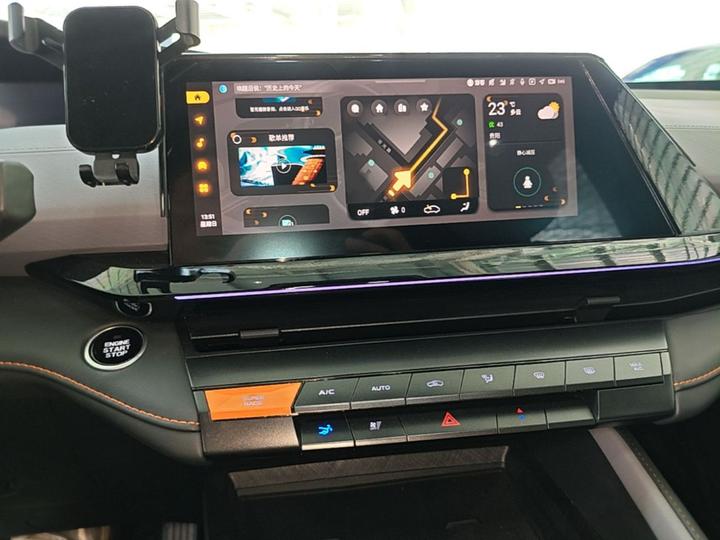UNI-V 2022 1.5T Premium photo 8