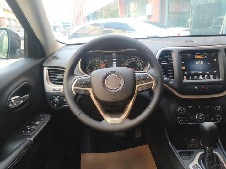 Cherokee 2016 2.0L photo 6