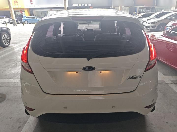 2013 Hatchback 1.5L AT photo 5