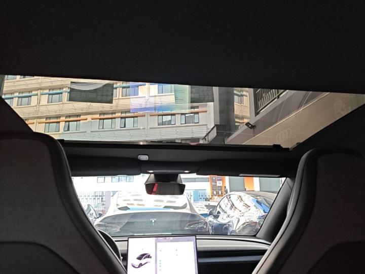 Model Y L 2025 Long Range AWD photo 7