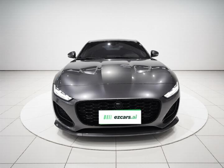 F-TYPE 2024 P300 75 Collection Coupe photo 2