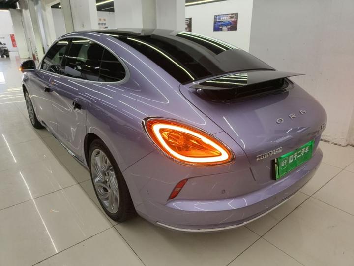 2022 555km Premium photo 4