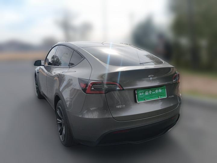 Model Y 2024 RWD photo 5