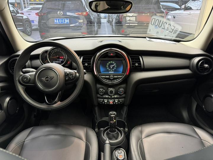 2021 1.5T ONE 5-Door photo 4
