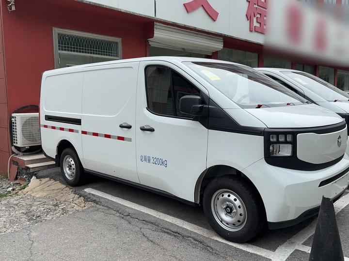 V919 2026 Honor 50kwh Short Wheelbase Elite 3-Seater photo 4