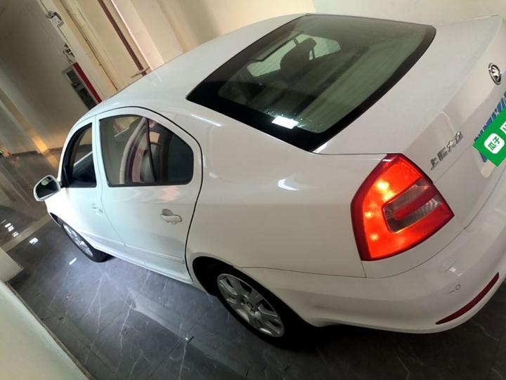 Octavia 2015 Classic 1.6L MT photo 4