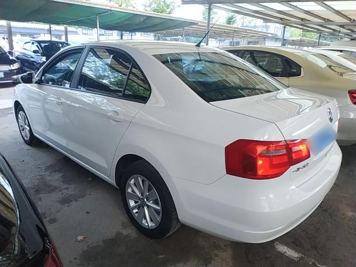 2015 1.6L AT Comfort photo 4