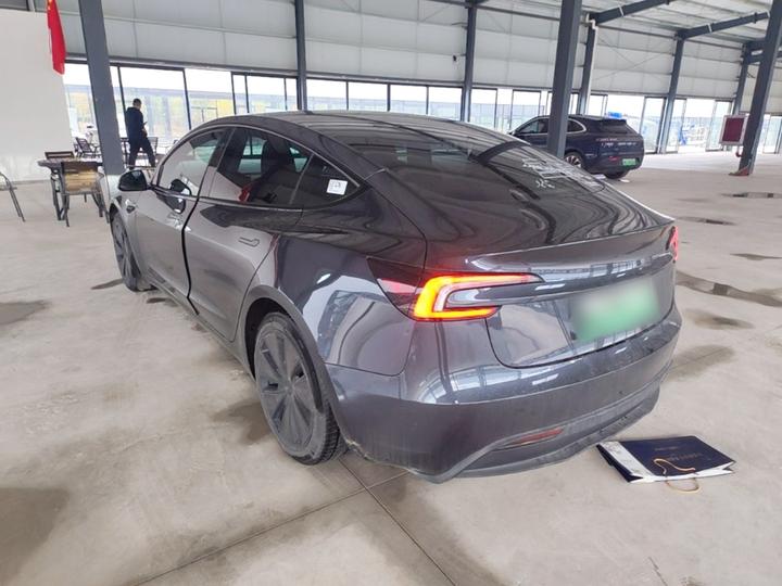 Model 3 2023 RWD photo 4