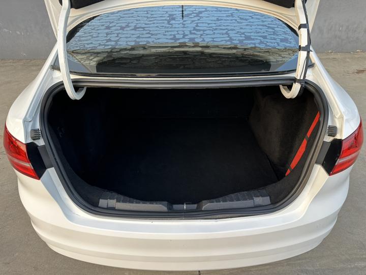 Escort 2017 Facelift 1.5L AT Comfort photo 8