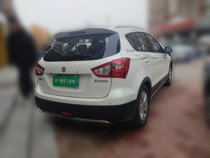 2015 1.6L CVT RWD Elite photo 6