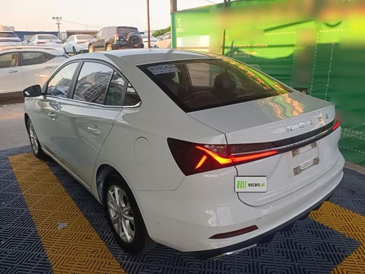 i5 2023 1.5L CVT Luxury photo 4