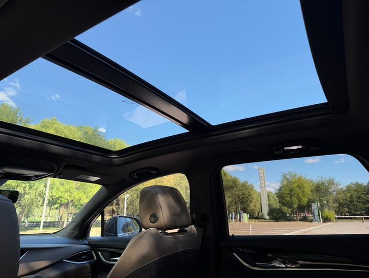 2020 28T AWD Exclusive Flagship photo 7