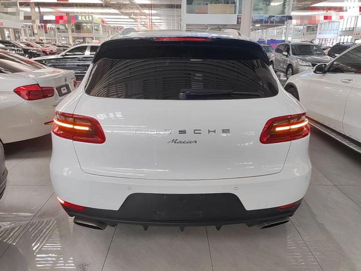 2016 Macan 2.0T photo 3
