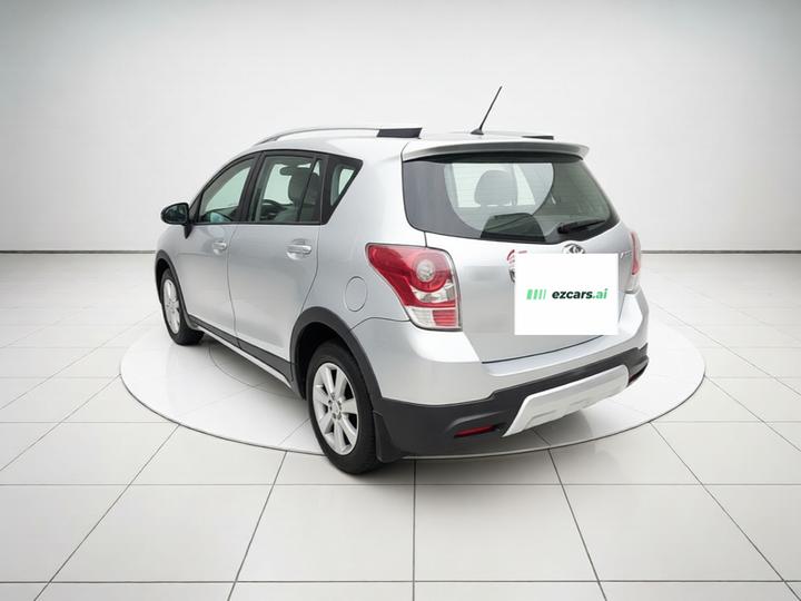 2015 180E CVT Crossover photo 4