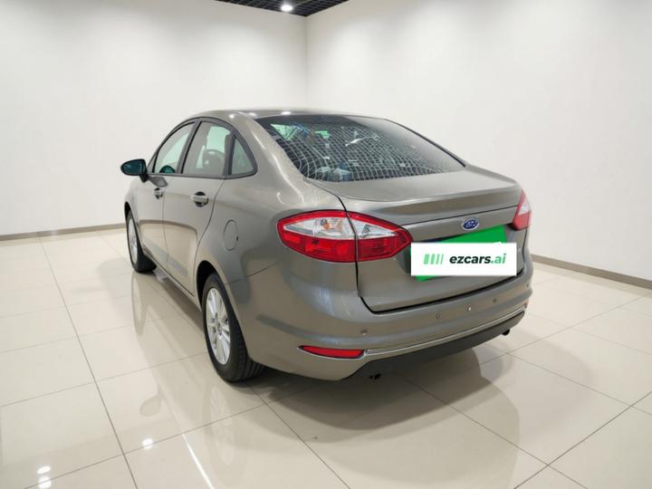 2013 Sedan 1.5L AT Fashion photo 4