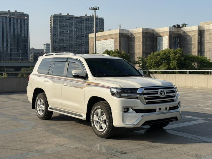 Land Cruiser Parallel Import photo 3